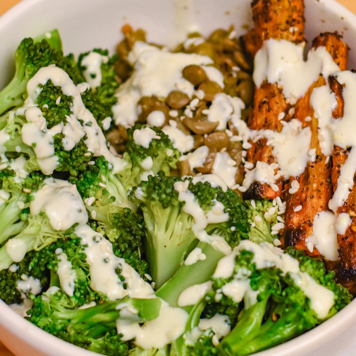 BROCCOLI LENTIL BOWL WITH ZA’ATAR CARROTS + TAHINI&nbsp;SAUCE