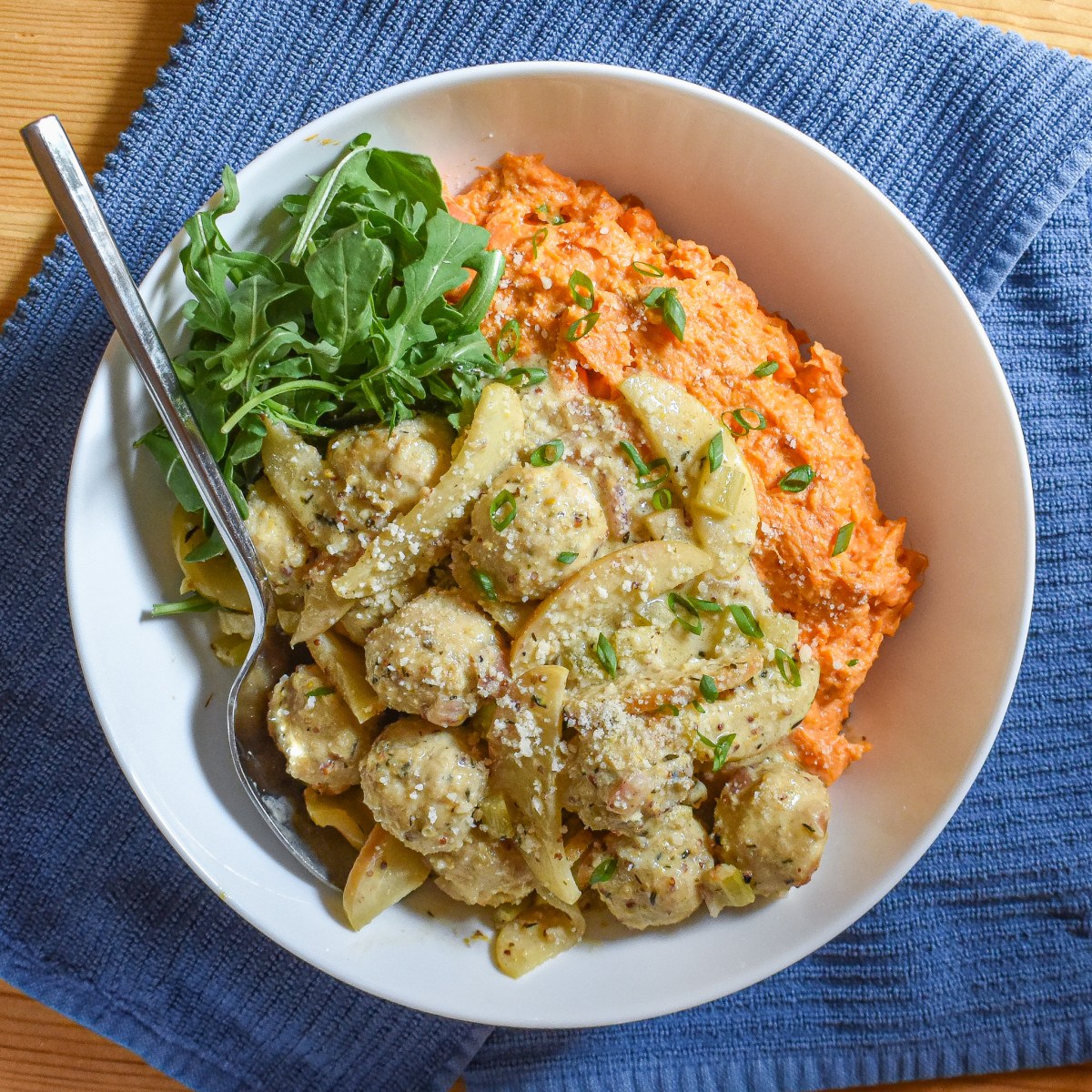 MAPLE MUSTARD MEATBALLS WITH&nbsp;APPLES