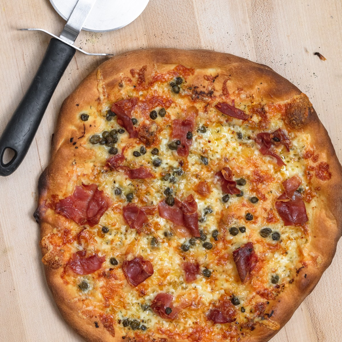 CAPER + PROSCIUTTO&nbsp;PIZZA