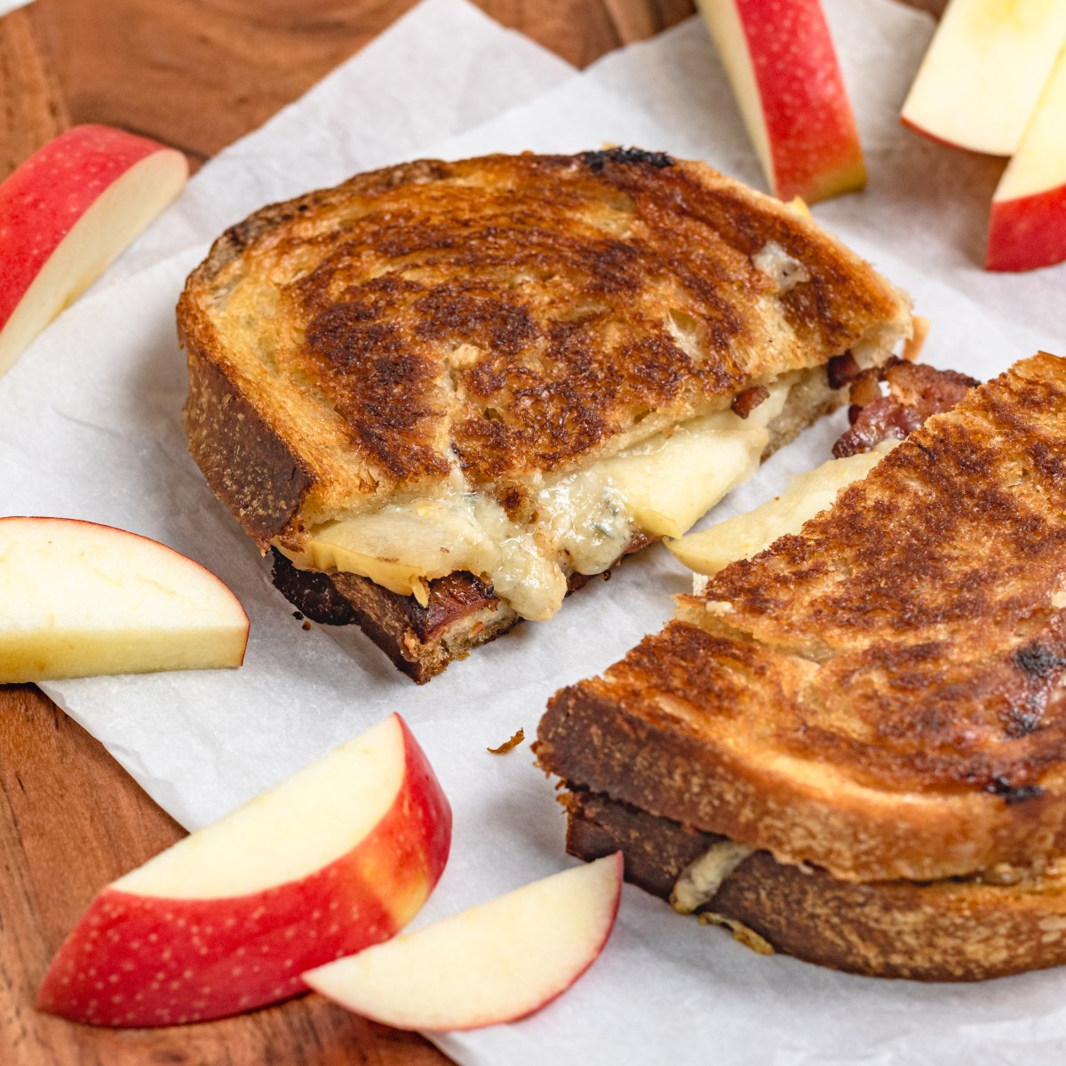 APPLE BACON GORGONZOLA GRILLED&nbsp;CHEESE