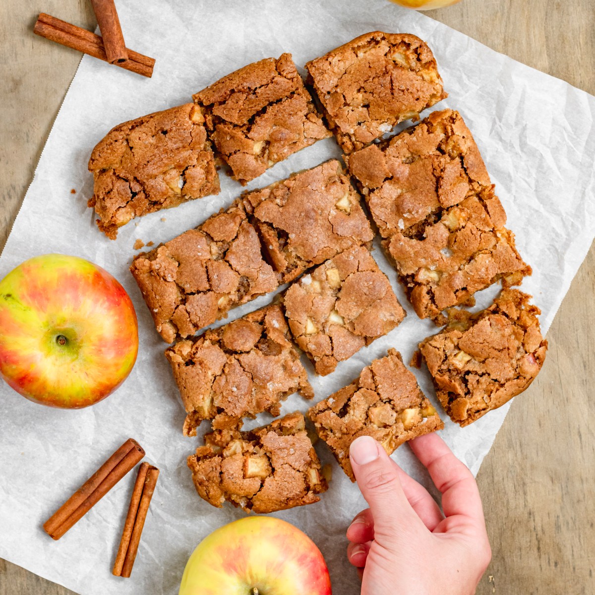 APPLE CINNAMON BROWN BUTTER&nbsp;BLONDIES
