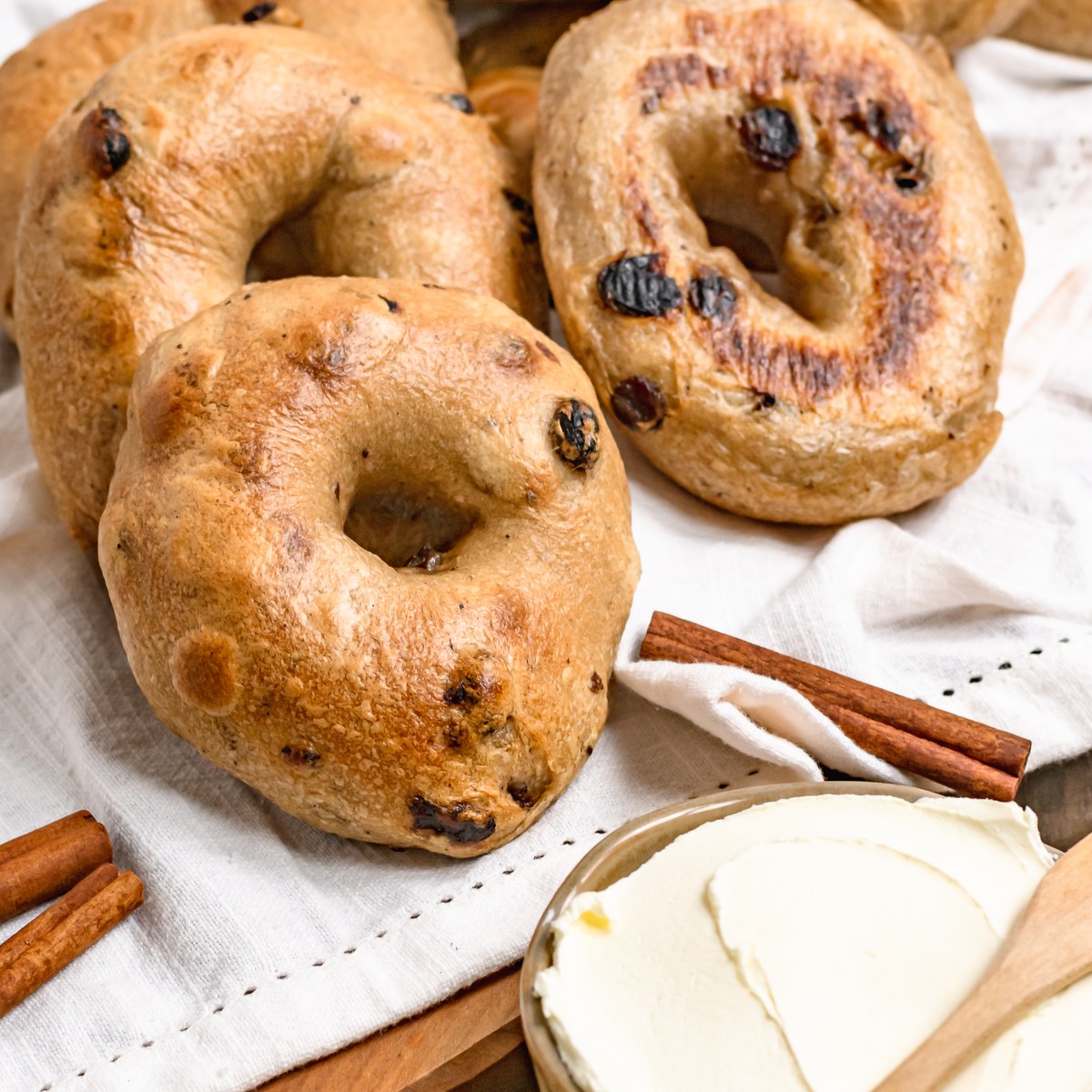 CINNAMON RAISIN SOURDOUGH&nbsp;BAGELS