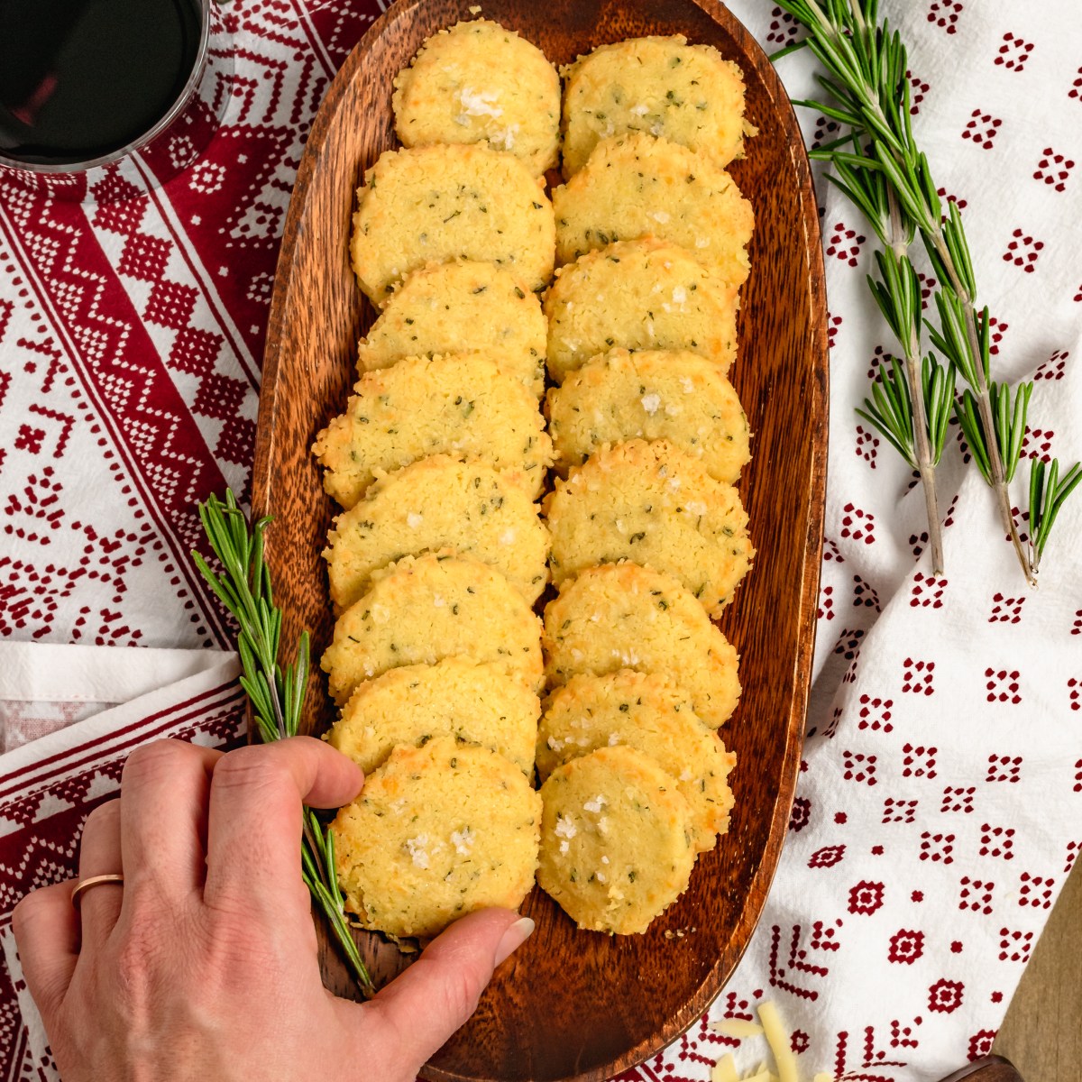 ROSEMARY WHITE CHEDDAR&nbsp;SHORTBREAD