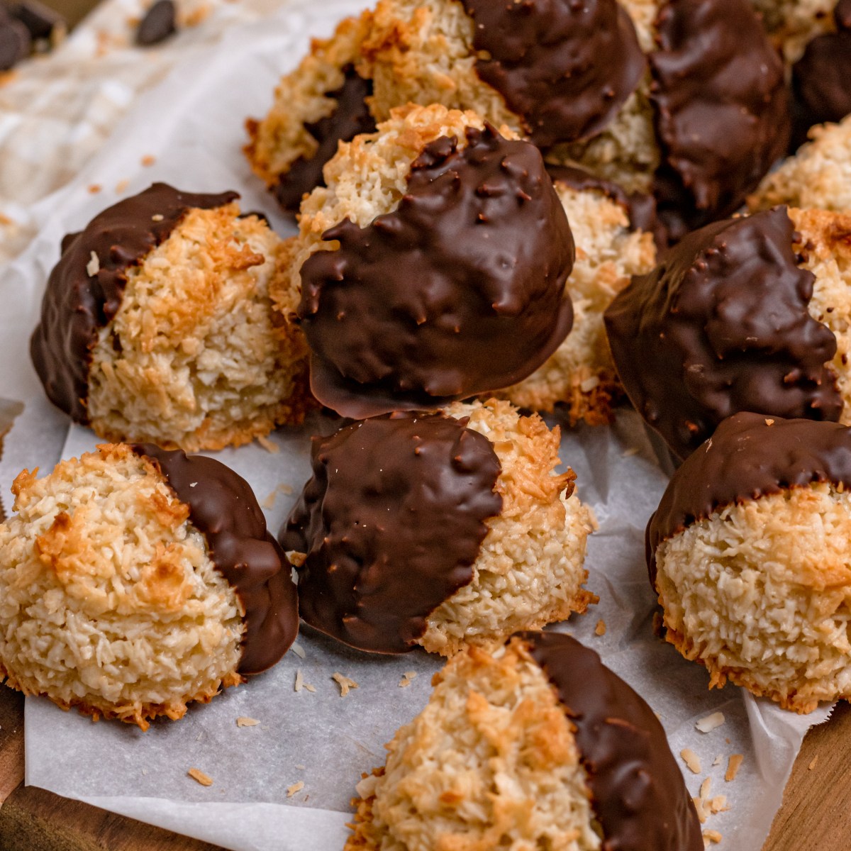 DARK CHOCOLATE DIPPED COCONUT&nbsp;MACAROONS