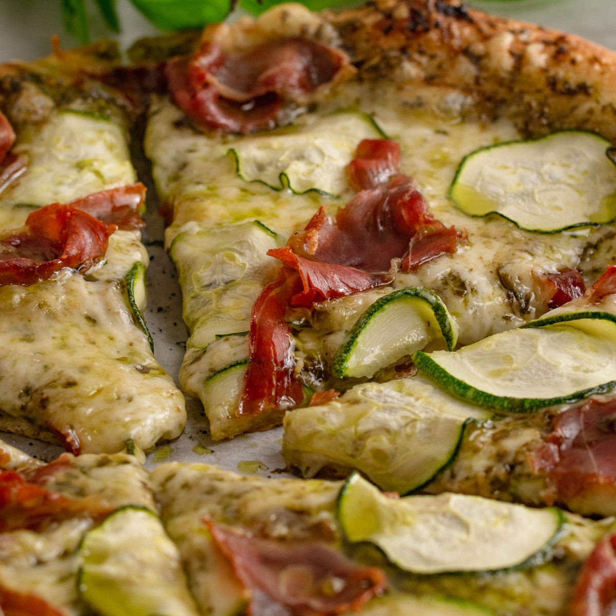 PESTO + PROSCUITTO&nbsp;PIZZA